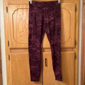 Avia wine colored camo high waisted thick leggings size S/CH (4-6)